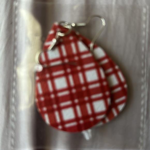 Red and white plaid earrings - Picture 2 of 2